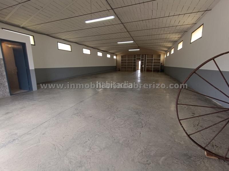 Foto 4c0a361b-f0f2-4684-9883-45028693dd14. Terreno residencial terreno urbanizable con pabellón en Navarrete