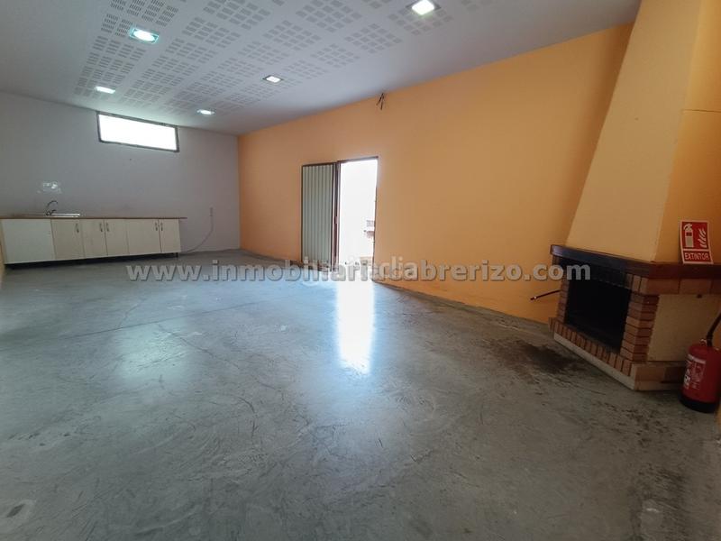 Foto a25e3392-5d92-4b74-b4be-a9a8c35bd318. Terreno residencial terreno urbanizable con pabellón en Navarrete