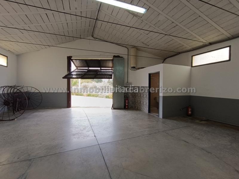 Foto b8fd9648-c8be-42ea-ad98-5afdaef1146f. Terreno residencial terreno urbanizable con pabellón en Navarrete