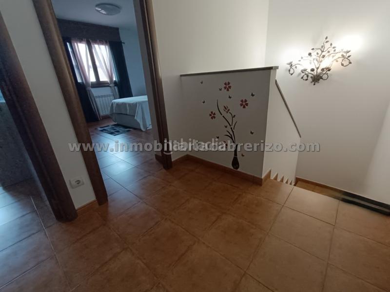 Foto 523d2e15-550a-47e3-9af4-a7b74f327816. Casa a schiera con camino riscaldamento parcheggio in Sojuela