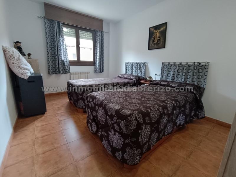 Foto d72b32cb-39ef-4ec9-9d33-50b2ceeec22b. Casa a schiera con camino riscaldamento parcheggio in Sojuela