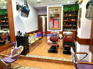 Lloguer Local Comercial  Untziola kalea. Peluquería totalmente equipada en venta o en alquiler en el cent