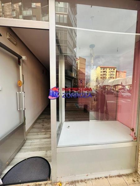 Foto 7bb31ef8-5c45-4547-a828-14d8317e41d5. Alquiler local comercial se alquila lonja en el centro de zorroza en Bilbao