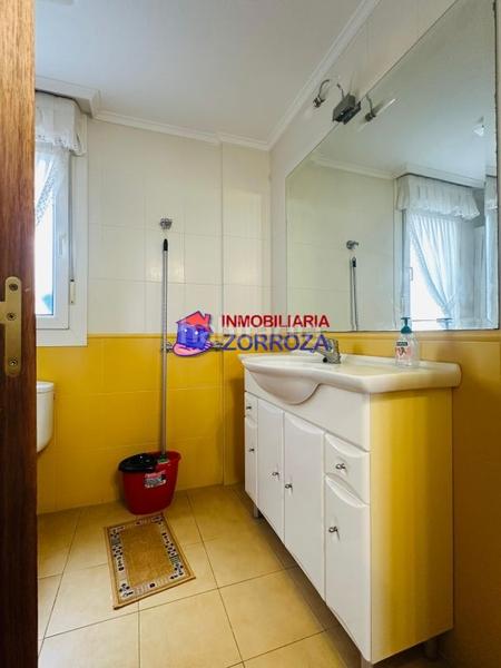 Foto 6221a993-57dd-44ca-afd6-9f4d99456e15. Pis amb calefacció piscina a Centro Castro - Urdiales