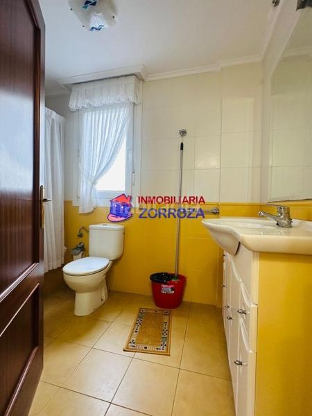 Foto f5047f5b-f573-4b95-b6de-8dbc76e2b742. Pis amb calefacció piscina a Centro Castro - Urdiales