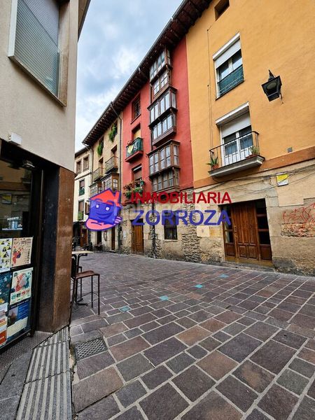 Foto e1336fc0-5f6a-4972-82e2-6f0863b411b7. Pis amb calefacció a Casco Viejo Vitoria - Gasteiz