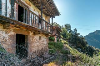 Casa a Bustiello 9. Oportunidad de inversión casa para reformar en el parque natural