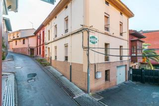 Casa adossada a Calle sol,del 11. Chalet adosado en venta en pola de laviana