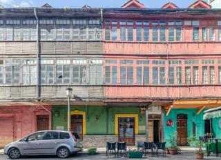Edifici a Secundino felgueroso 18. Edificio con local de hosteleria en el centro de sama de langreo
