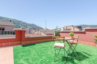 Miete Etagenwohnung  Calle escuela capataces. Piso en alquiler con terraza de 27metros en el centro de mieres