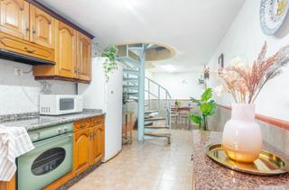 Xalet a Avenida covadonga 50. En venta 3 chalets adosados en cangas de onis