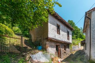 Maison à Riosuaria 9. Casa con gran jardín para reforma en el corazón de asturias cone
