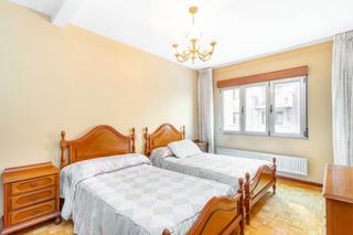 Etagenwohnung in Calle san jose de calasanz 25. Piso grande  y muy centrico en mieres