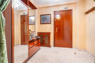 Appartamento in Calle san jose de calasanz 25. Piso grande  y muy centrico en mieres