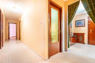 Appartamento in Calle san jose de calasanz 25. Piso grande  y muy centrico en mieres