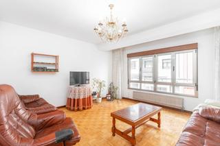 Appartamento in Calle san jose de calasanz 25. Piso grande  y muy centrico en mieres