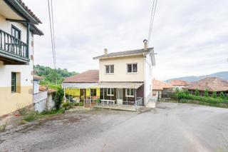 Casa a Lugar perlavia 41. Casa adosada en venta en perlavía oviedo