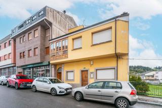 Casa aparellada a Costa de la 3. Casa grandas de salime