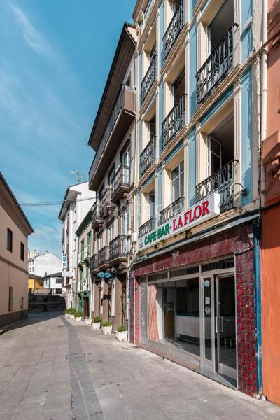 Foto 023c8ec7-bc68-436e-bd41-a1303c6890e3. Édifice dans plaza plaza del ayuntamiento 3 dans Vegadeo