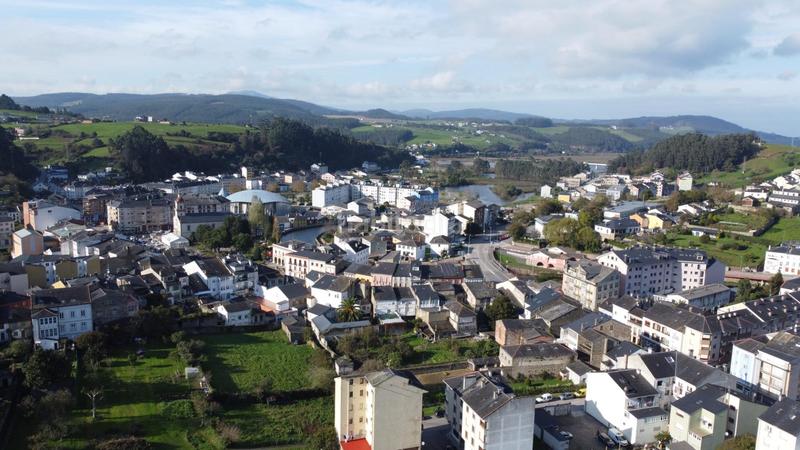 Foto a339846d-978c-4f73-b1b1-aa7ecd9f4f91. Édifice dans plaza plaza del ayuntamiento 3 dans Vegadeo