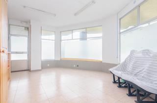 Locale commerciale in Calle calle de las ubiñas 7. Oportunidad en pola de lena