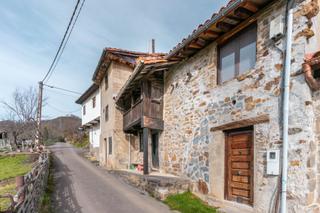Casa a Calle solana 4. Vistas de ensueño a peña mea! dos casas para reformar en aldea s