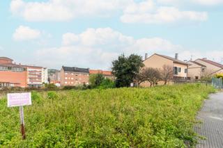 Terreno residencial en Calle calle de bernardino guardado. Terreno urbano en el pozón aviles.