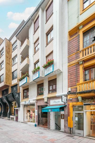 Foto b8b01c77-2a23-4247-bef8-bfff22c4b42e. Local comercial en calle doctor casal 11 en Salesas - Foncalada - Campoamor Oviedo