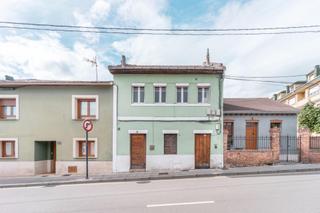 Casa adossada a Carretera rivero 38. Casa adosada en el centro de san claudio.