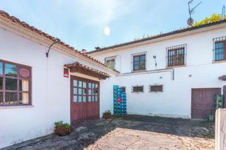Casa en Fueyo 11. Vive, emprende o invierte en tiñana!