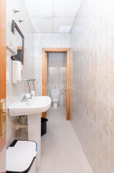 Foto becb8725-d774-43e4-9e77-7884a8c0e1d3. Local comercial a La Felguera Langreo