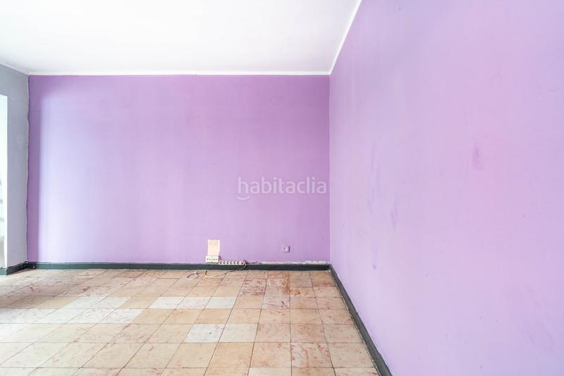 Foto 12fe9cbc-8339-4464-bf55-612d3b3e9e8a. Piso en avenida torrelavega 24 tu nuevo hogar en el centro te espera! piso con terraza y potencial para reformar en Oviedo