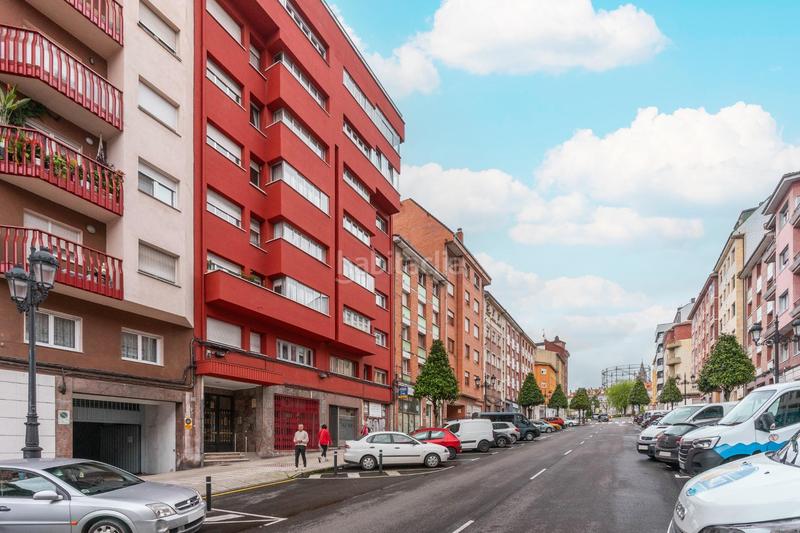 Foto b223af93-4825-4765-b784-8113c2e66e5f. Piso en avenida torrelavega 24 tu nuevo hogar en el centro te espera! piso con terraza y potencial para reformar en Oviedo