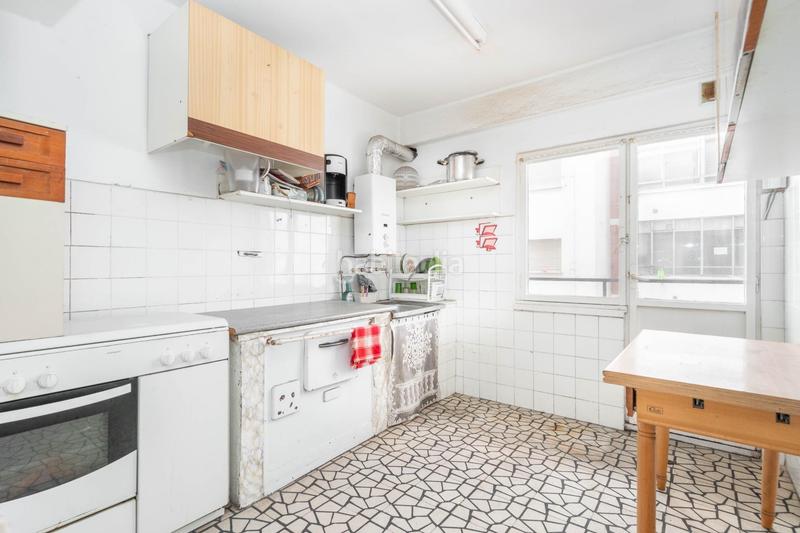 Foto be4a50ee-592e-4463-9a47-a05bd42a1b9b. Piso en avenida torrelavega 24 tu nuevo hogar en el centro te espera! piso con terraza y potencial para reformar en Oviedo