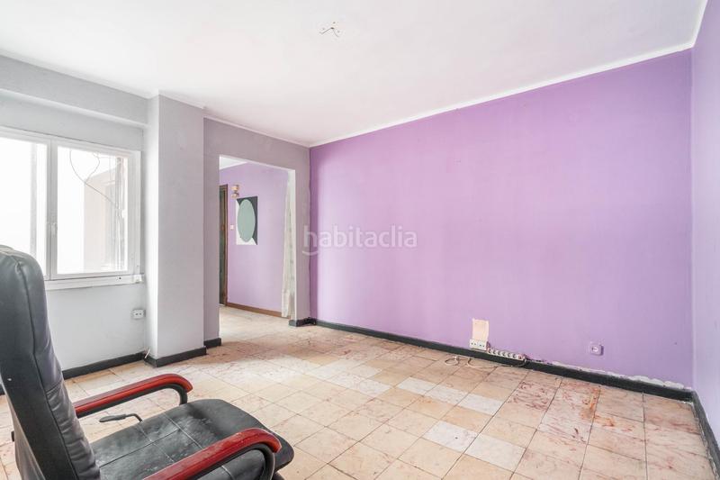 Foto da247fee-91c6-4678-ac51-93514b4b2c10. Piso en avenida torrelavega 24 tu nuevo hogar en el centro te espera! piso con terraza y potencial para reformar en Oviedo