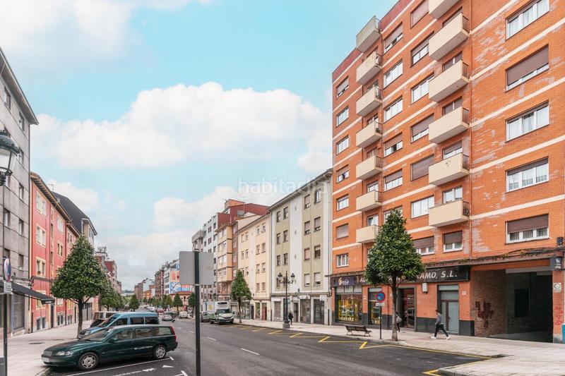 Foto eb9fd17a-1dd5-4691-aaa0-29268a9610e9. Piso en avenida torrelavega 24 tu nuevo hogar en el centro te espera! piso con terraza y potencial para reformar en Oviedo
