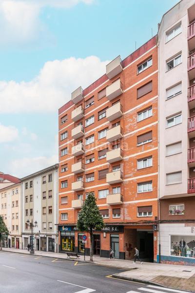 Foto f7c7a722-d6e3-4709-b28c-fcc405e58f2f. Piso en avenida torrelavega 24 tu nuevo hogar en el centro te espera! piso con terraza y potencial para reformar en Oviedo