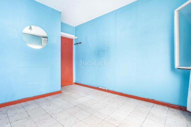 Foto fda26477-920e-4e8e-8a5b-a926b4502b3f. Piso en avenida torrelavega 24 tu nuevo hogar en el centro te espera! piso con terraza y potencial para reformar en Oviedo
