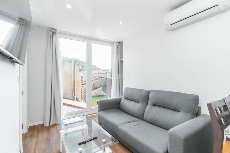 Foto f9a22f8f-4f5d-40d7-a3da-6f1f163a9d91. Edificio en calle san pelayo 19 hotel apartamentos el beyu cangas de onis en Cangas de Onís