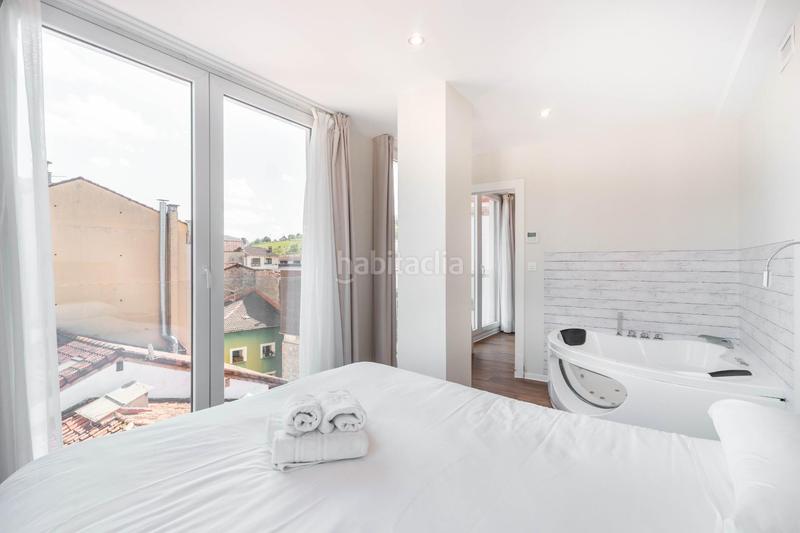 Foto f9a566e4-e82b-4725-afe6-2b7c1fd37390. Edificio en calle san pelayo 19 hotel apartamentos el beyu cangas de onis en Cangas de Onís