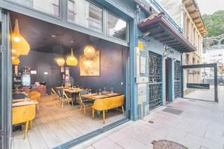 Local Comercial a Calle calle aurelio martínez 7. Se vende restaurante parrilla en el centro de luarca  alta renta