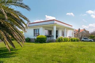 Chalet in Cerredo 10. Vistas al mar en 180 y un mundo de posibilidades en quintueles!