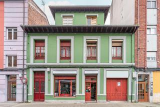 Casa en Gabino alonso 7. Edificio en lada con local incluido
