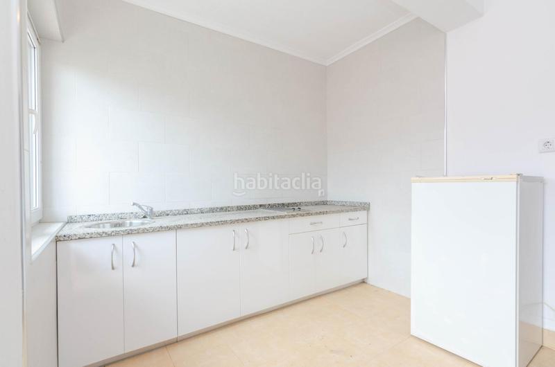 Foto e783dcb1-2a32-4aef-a024-257b133fb1aa. Edificio en avenida pontón 9 edificio en salas, inversion rentable en Oria