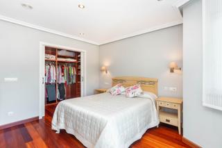 Xalet a Calle san bedabo 2. Oportunidad única en el entrego! chalet adosado con 310 m útiles