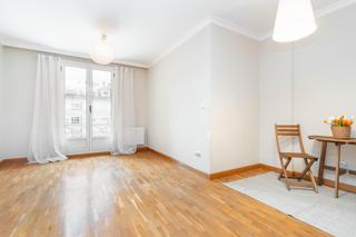 Pis a Calle san antonio 32. Piso muy bien ubicado de 3 habitaciones y 2 baños en pola de sie