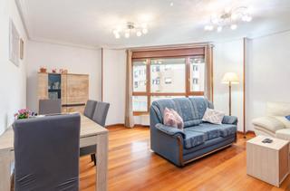 Appartement à Calle josé manuel fuente 'el tarangu' 7. Una vivienda de tres habitaciones y dos baños en urbanizacion pr