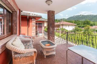 Maison à Pelugano-juego bola 122. 3 casas  parcela en pelugano aller  inversión ideal con ayudas a