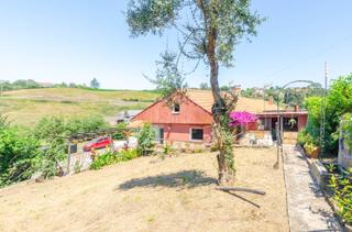 Casa bifamiliare in Reconco-pervera 4. Casa pareada con patio y finca en carreño, asturias