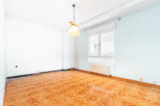 Piso en Calle de calderón de la barca 13. Ubicación inmejorable en gijón! piso exterior y luminoso para re